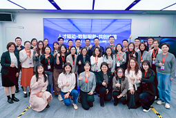 走进标杆现场，共探AI转型——KU酷游(中国)国际携手企业高管参访埃森哲智能运营中心